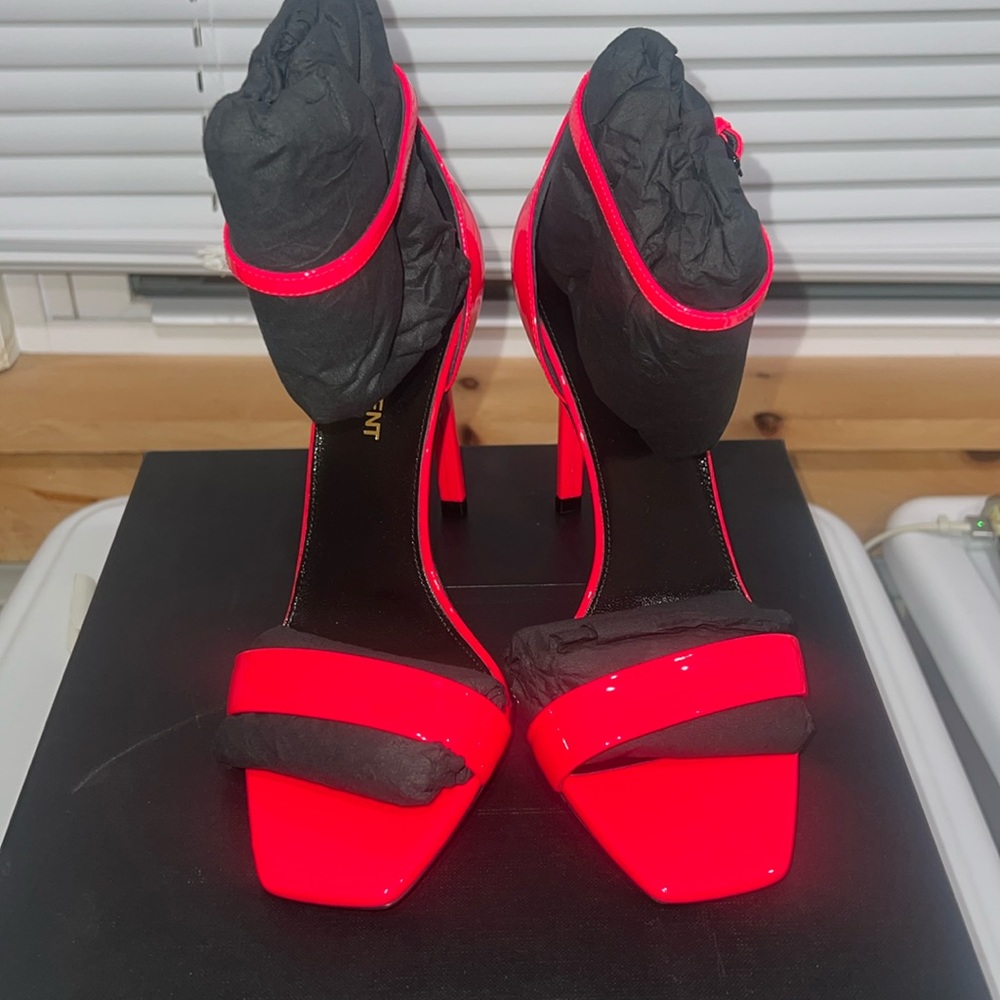 Ysl Woman size 36 high heel leather sandal comes with original box and bag